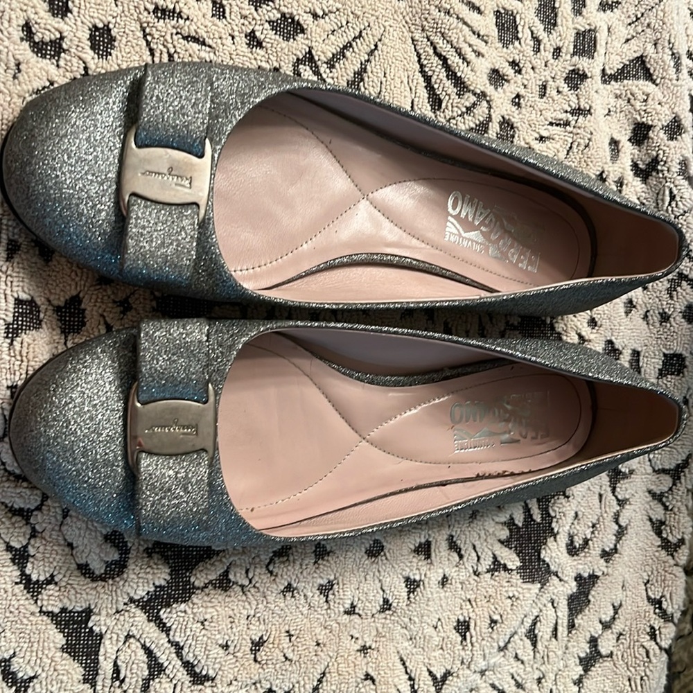 Salvatore Ferragamo 8.5 M READ description please 💝